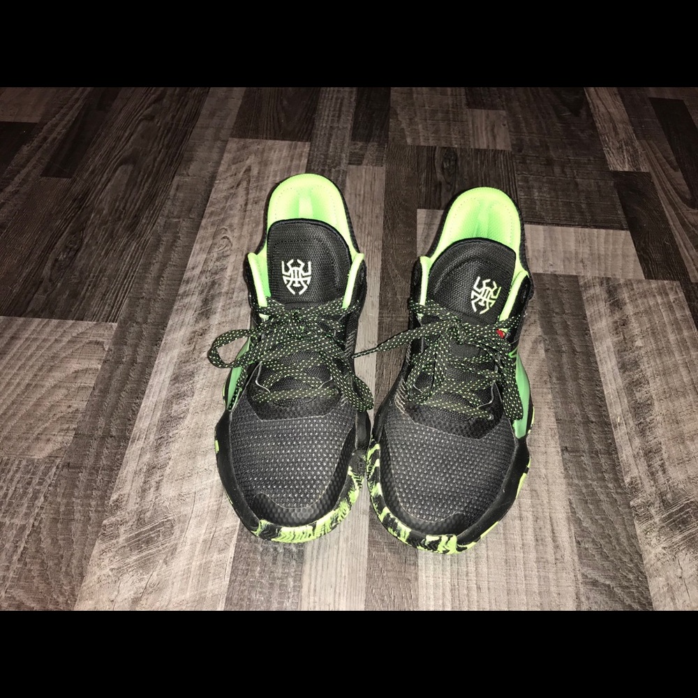 Boys Adidas D.O.N. Issue #1 Basketball Shoes